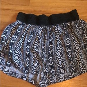 Tribal print shorts with pockets!!
